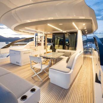 Azimut S8/ 50 yacht interior 4