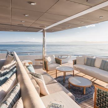 Maje yacht exterior 4