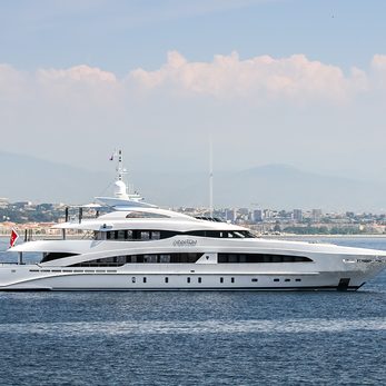 L'Oursin yacht exterior 2