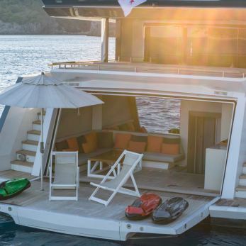 Q.M. yacht interior 4
