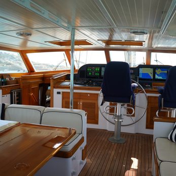 Knickerbocker yacht interior 9