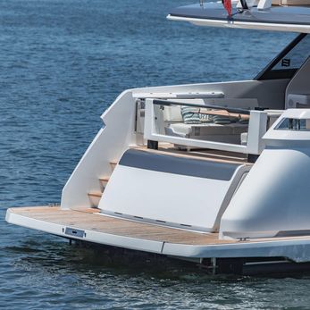 Cyrus yacht exterior 5