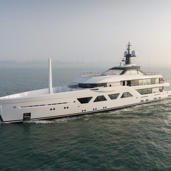 Alva yacht exterior 2