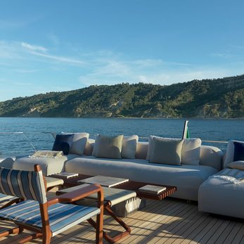 WHY 200/ 06 yacht exterior 4