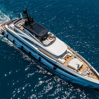 La Vie yacht exterior 3