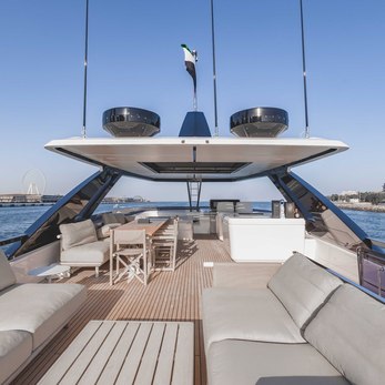Cyrus yacht exterior 3