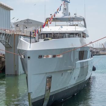 Spirit yacht exterior 2