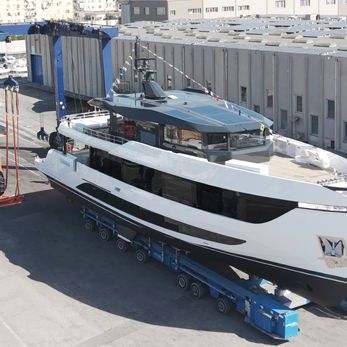 Ora yacht exterior 2