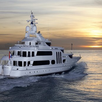 Acta yacht exterior 2