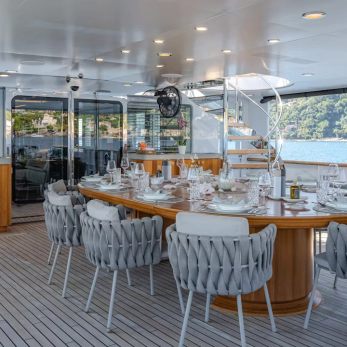 Emerald yacht interior 3