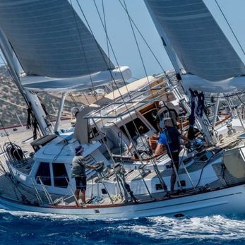 Tawera yacht exterior 3