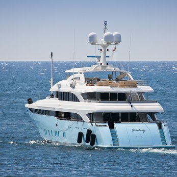 Vertigo yacht exterior 5