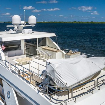 Chindon yacht exterior 4