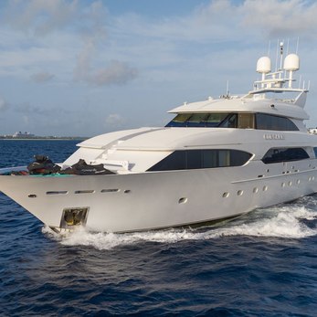 Cupcake yacht exterior 131