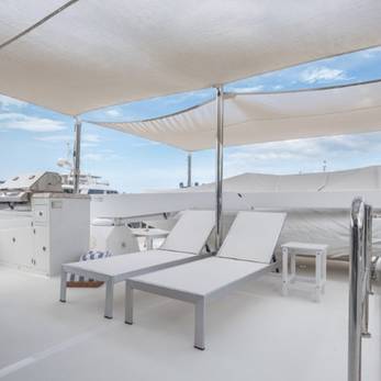 Chindon yacht exterior 3