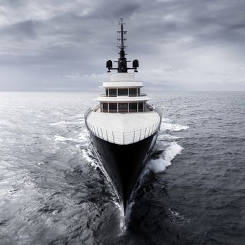 Liva yacht exterior 2