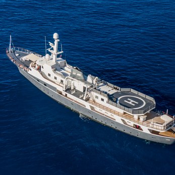 Voyager yacht exterior 3