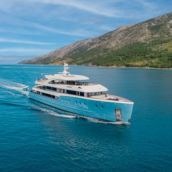 Ohana yacht exterior 2