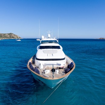 Amaya yacht exterior 2