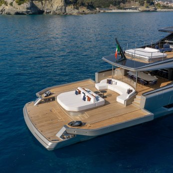 Fast Naan yacht exterior 5