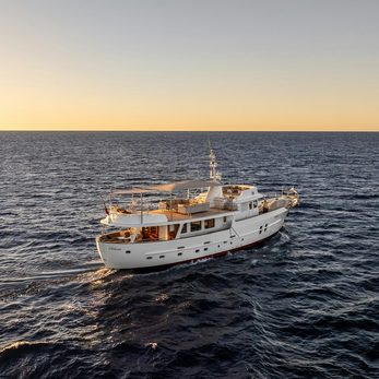 Sultana yacht exterior 5
