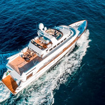 Chanson yacht exterior 5