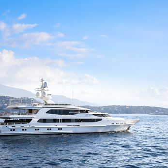 Oasis yacht exterior 4