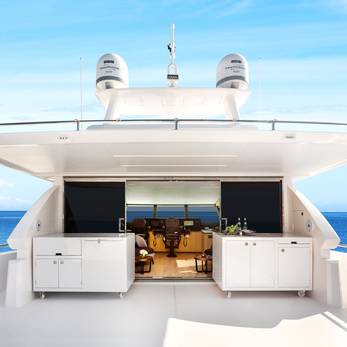 Amphib yacht exterior 3