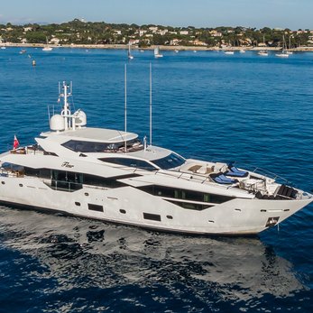Fleur yacht exterior 2