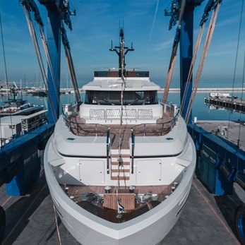 Gindungo yacht exterior 3