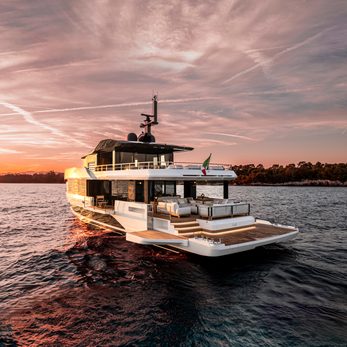 Daria yacht exterior 4