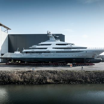 Draak yacht exterior 5