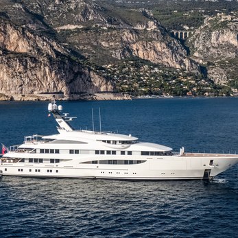 Gigia yacht exterior 3