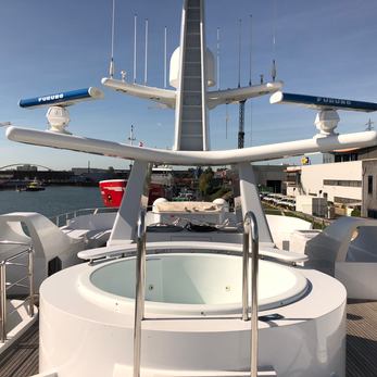Anna J yacht exterior 4