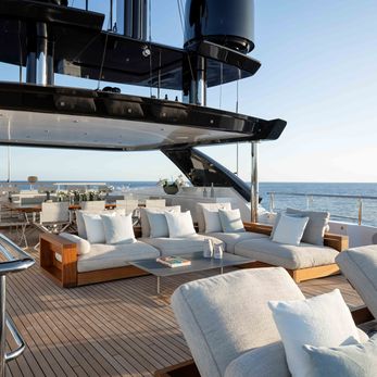 Juno's 7 yacht exterior 3