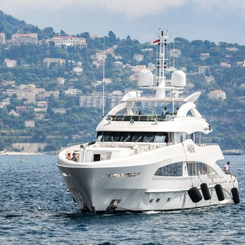 Masa yacht exterior 3