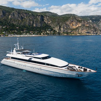 Hemilea yacht exterior 4