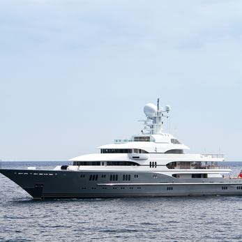 Rocinante yacht exterior 5