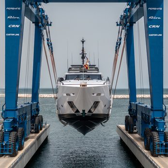 New Life yacht exterior 3