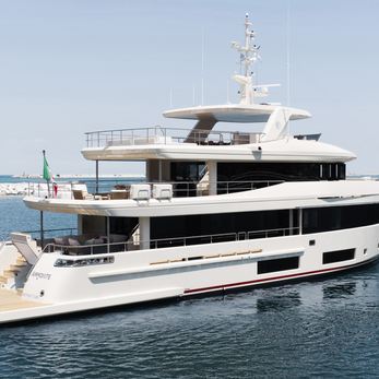 Ammonite yacht exterior 3