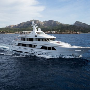 GO yacht exterior 3