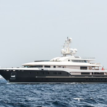 Kogo yacht exterior 3