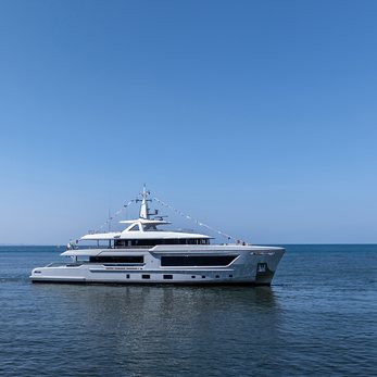 Babbo yacht exterior 3