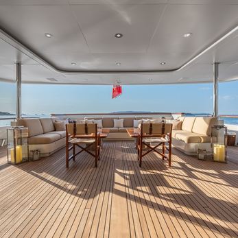 Lady Maxine yacht exterior 2
