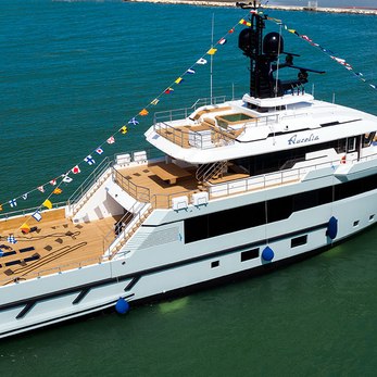 Aurelia yacht exterior 2