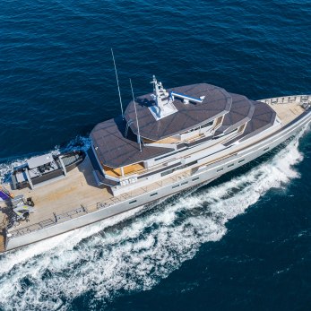 Canoa yacht exterior 5