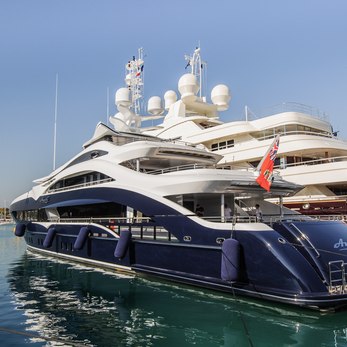 Julia yacht exterior 4