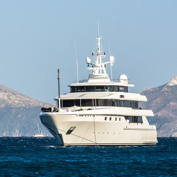 Ipanemas T yacht exterior 2