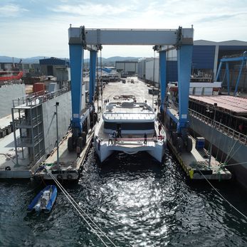 Muzoon yacht exterior 2