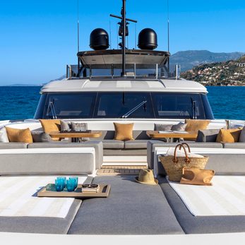 Miotu yacht exterior 2